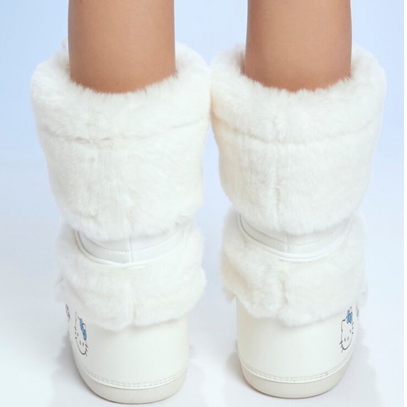 Hello Kitty Snow Boots Forever 21 NEW - Picture 3 of 6